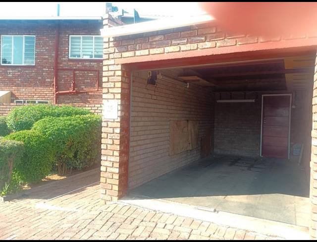 2 BEDROOM TOWNHOUSE FOR SALE IN FREEWAY PARK